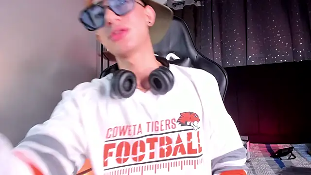 NovaaWheler online show from December 2025 06:18:02 PM