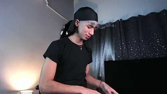 NovaaWheler online show from December 2025 07:31:01 PM