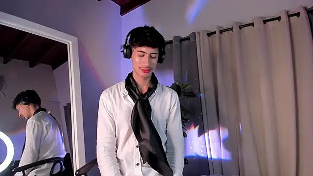 NovaaWheler online show from October 2025 08:10:01 PM