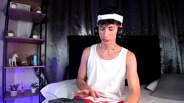 NovaaWheler online show from November 2025 08:13:02 PM