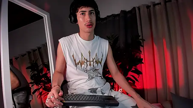 NovaaWheler online show from October 2025 08:21:01 PM