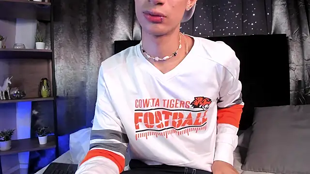 NovaaWheler online show from November 2025 08:34:02 PM