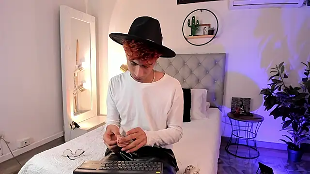 NovaaWheler online show from March 2025 05:00:02 AM