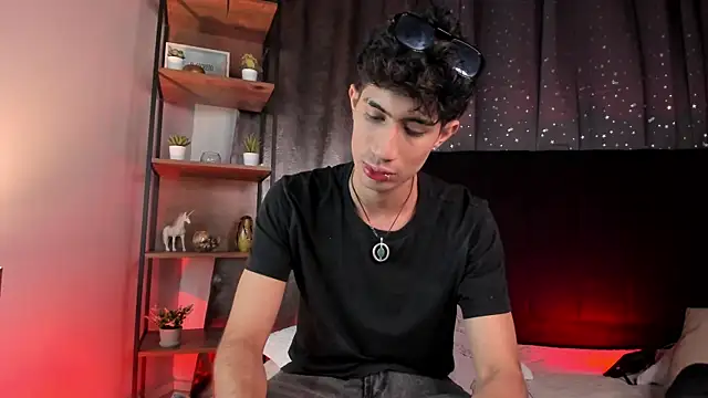 NovaaWheler online show from November 2025 07:40:01 PM