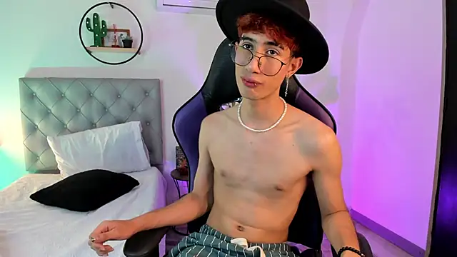 NovaaWheler online show from March 2025 05:02:01 AM