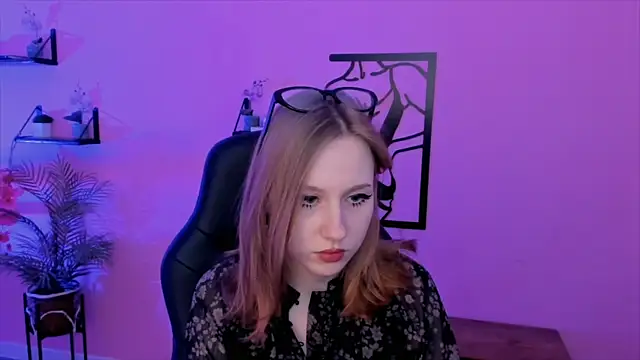 Snapshot of DariaTate chatting on March 2025 11:45:01 AM DariaTate online show from March 2025 11:45:01 AM