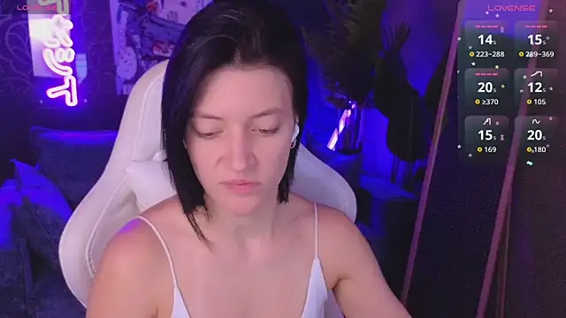 roxy riot  online show from April 2026 01:34:01 AM