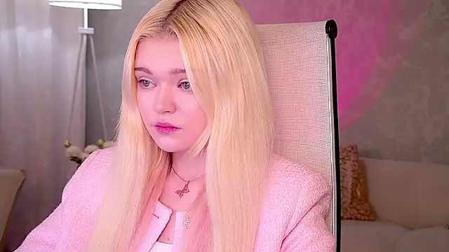 Snapshot of AdeleCartier chatting on April 2026 12:46:02 AM AdeleCartier online show from April 2026 12:46:02 AM