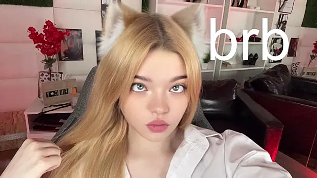 Snapshot of AdeleCartier chatting on February 2025 03:40:01 AM AdeleCartier online show from February 2025 03:40:01 AM