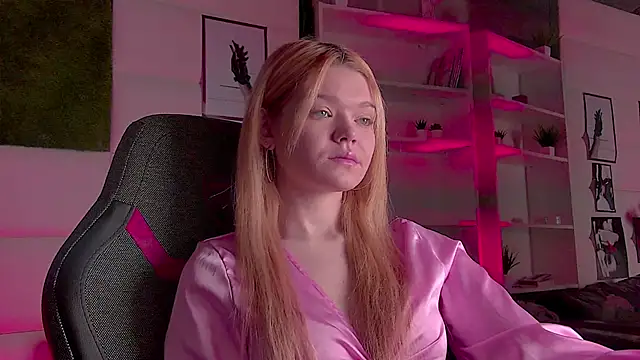 Snapshot of AdeleCartier chatting on March 2025 12:34:02 AM AdeleCartier online show from March 2025 12:34:02 AM