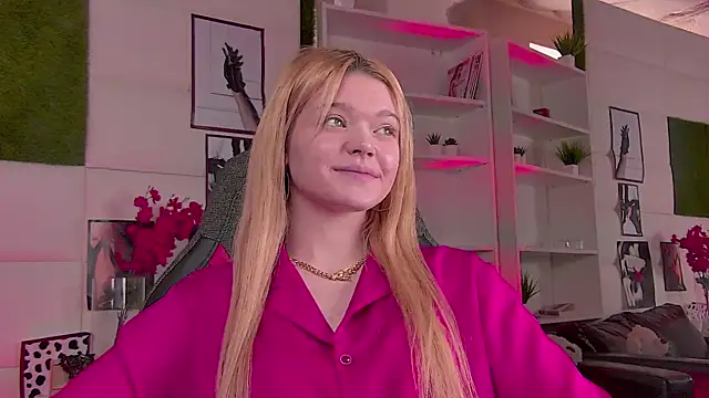 Snapshot of AdeleCartier chatting on March 2025 06:42:01 AM AdeleCartier online show from March 2025 06:42:01 AM