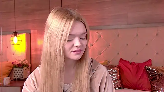 Snapshot of AdeleCartier chatting on February 2025 01:57:01 AM AdeleCartier online show from February 2025 01:57:01 AM