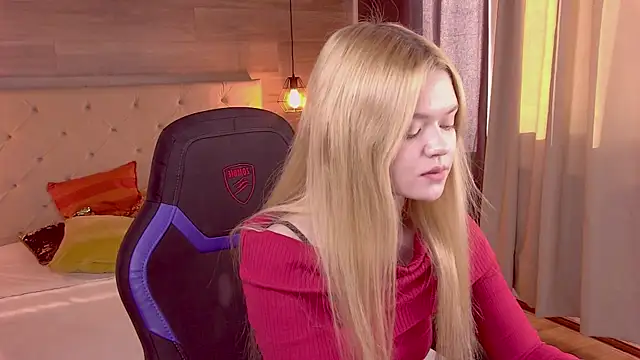 Snapshot of AdeleCartier chatting on February 2025 07:34:02 AM AdeleCartier online show from February 2025 07:34:02 AM