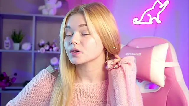 Snapshot of AdeleCartier chatting on March 2025 10:08:01 PM AdeleCartier online show from March 2025 10:08:01 PM