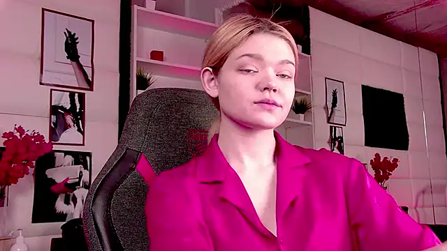 Snapshot of AdeleCartier chatting on March 2025 02:49:02 AM AdeleCartier online show from March 2025 02:49:02 AM