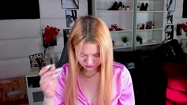 Snapshot of AdeleCartier chatting on February 2025 02:41:02 AM AdeleCartier online show from February 2025 02:41:02 AM