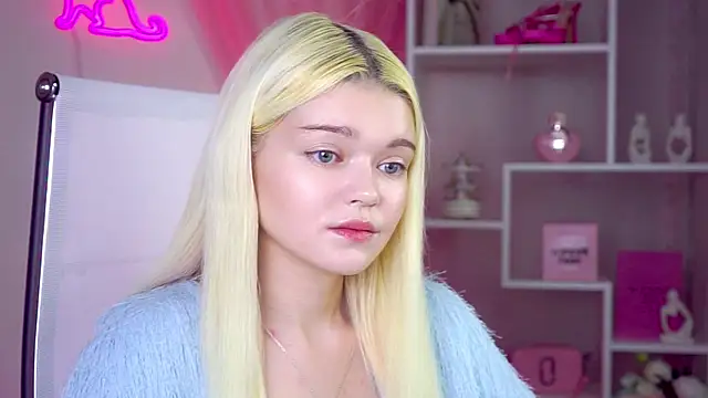 Snapshot of AdeleCartier chatting on April 2026 02:03:02 AM AdeleCartier online show from April 2026 02:03:02 AM