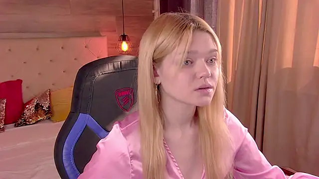 Snapshot of AdeleCartier chatting on February 2025 07:33:02 AM AdeleCartier online show from February 2025 07:33:02 AM