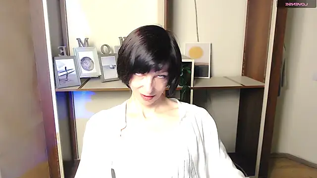 Snapshot of _AngeliaFlow_ chatting on October 2025 07:52:01 AM AngeliaFlow online show from October 2025 07:52:01 AM