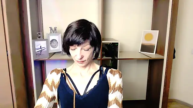 Snapshot of _AngeliaFlow_ chatting on October 2025 06:59:02 AM AngeliaFlow online show from October 2025 06:59:02 AM