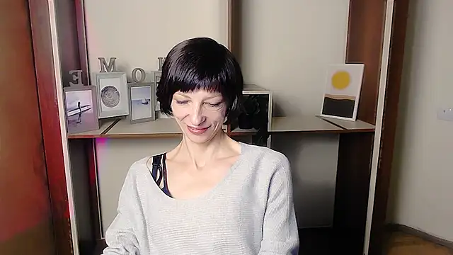 Snapshot of _AngeliaFlow_ chatting on September 2025 06:42:01 AM AngeliaFlow online show from September 2025 06:42:01 AM