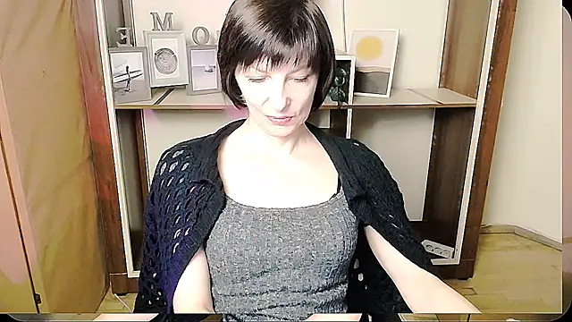 Snapshot of _AngeliaFlow_ chatting on June 2026 07:53:02 AM AngeliaFlow online show from June 2026 07:53:02 AM