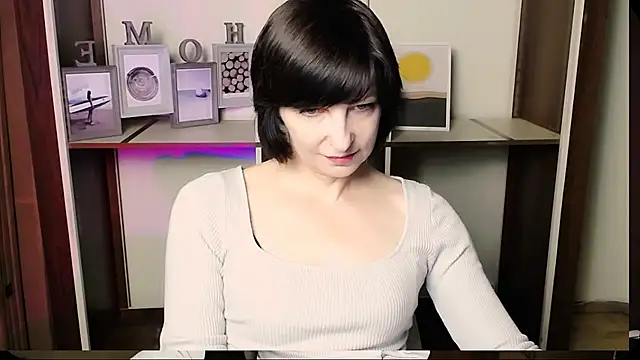Snapshot of _AngeliaFlow_ chatting on July 2026 07:27:01 AM AngeliaFlow online show from July 2026 07:27:01 AM
