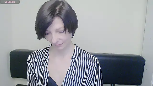 Snapshot of _AngeliaFlow_ chatting on February 2025 10:37:02 AM AngeliaFlow online show from February 2025 10:37:02 AM