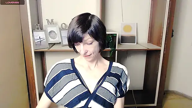 Snapshot of _AngeliaFlow_ chatting on October 2025 06:32:02 AM AngeliaFlow online show from October 2025 06:32:02 AM