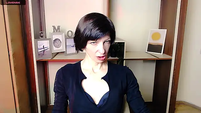 Snapshot of _AngeliaFlow_ chatting on October 2025 08:59:02 AM AngeliaFlow online show from October 2025 08:59:02 AM