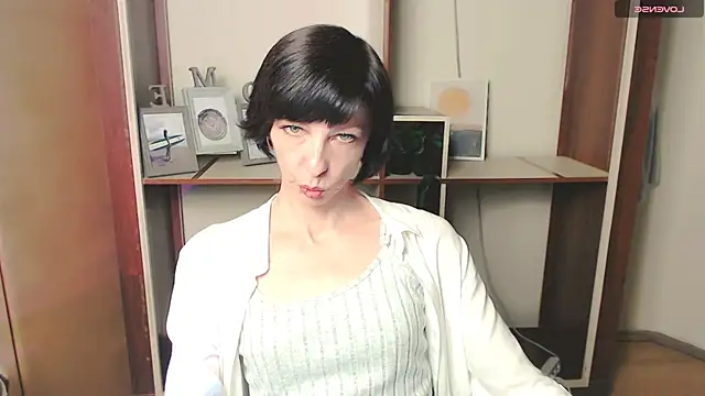 Snapshot of _AngeliaFlow_ chatting on October 2025 07:09:02 AM AngeliaFlow online show from October 2025 07:09:02 AM