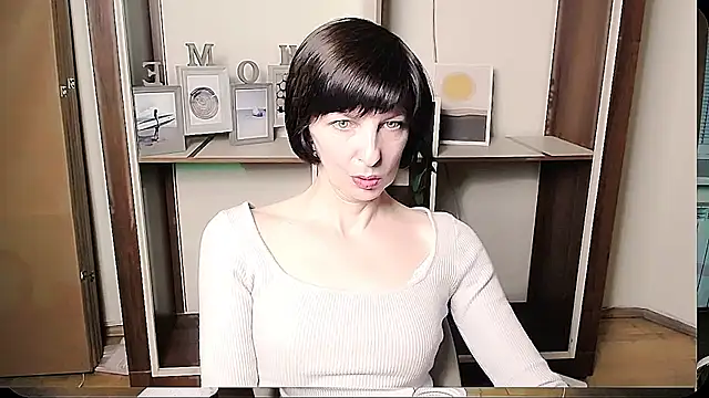 Snapshot of _AngeliaFlow_ chatting on June 2026 07:09:02 AM AngeliaFlow online show from June 2026 07:09:02 AM