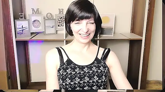 Snapshot of _AngeliaFlow_ chatting on June 2026 09:37:01 AM AngeliaFlow online show from June 2026 09:37:01 AM