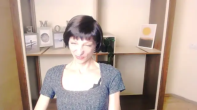 Snapshot of _AngeliaFlow_ chatting on September 2025 06:34:01 AM AngeliaFlow online show from September 2025 06:34:01 AM