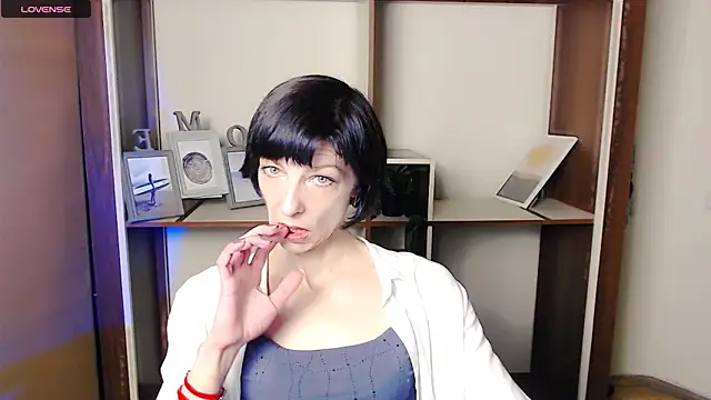 Snapshot of _AngeliaFlow_ chatting on October 2025 06:59:02 AM AngeliaFlow online show from October 2025 06:59:02 AM