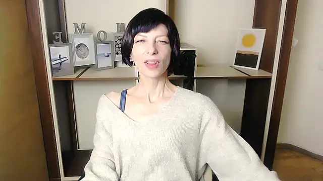Snapshot of _AngeliaFlow_ chatting on September 2025 06:58:02 AM AngeliaFlow online show from September 2025 06:58:02 AM