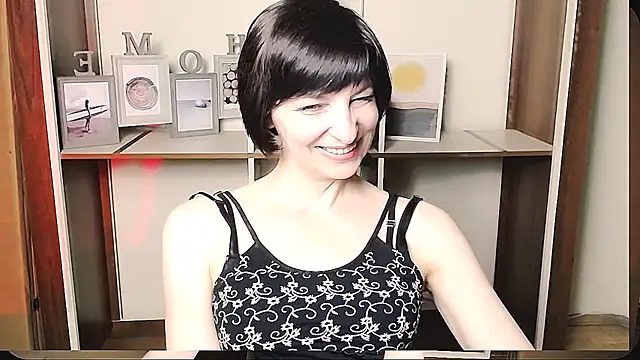 Snapshot of _AngeliaFlow_ chatting on June 2026 12:22:01 PM AngeliaFlow online show from June 2026 12:22:01 PM