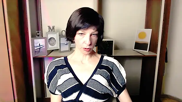 Snapshot of _AngeliaFlow_ chatting on October 2025 06:39:02 AM AngeliaFlow online show from October 2025 06:39:02 AM