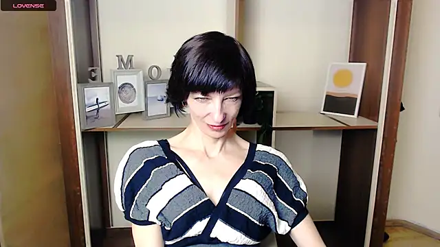 Snapshot of _AngeliaFlow_ chatting on October 2025 06:47:01 AM AngeliaFlow online show from October 2025 06:47:01 AM