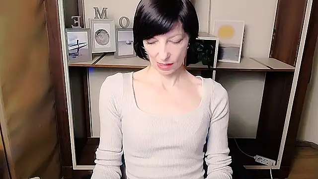  AngeliaFlow  online show from January 2026 10:44:02 AM