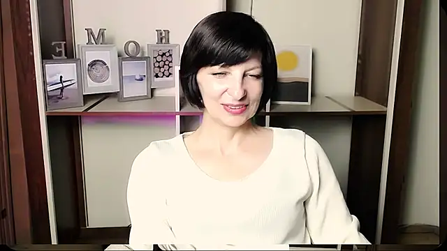 Snapshot of _AngeliaFlow_ chatting on July 2026 10:00:01 AM AngeliaFlow online show from July 2026 10:00:01 AM