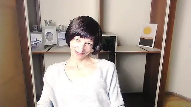 Snapshot of _AngeliaFlow_ chatting on September 2025 06:02:01 AM AngeliaFlow online show from September 2025 06:02:01 AM