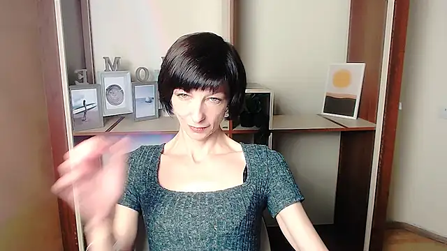 Snapshot of _AngeliaFlow_ chatting on September 2025 06:41:01 AM AngeliaFlow online show from September 2025 06:41:01 AM