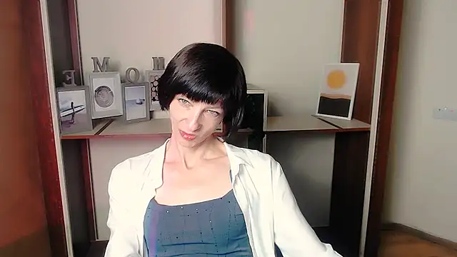 Snapshot of _AngeliaFlow_ chatting on September 2025 06:42:02 AM AngeliaFlow online show from September 2025 06:42:02 AM