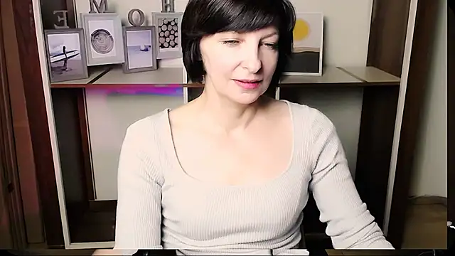 Snapshot of _AngeliaFlow_ chatting on July 2026 10:50:02 AM AngeliaFlow online show from July 2026 10:50:02 AM