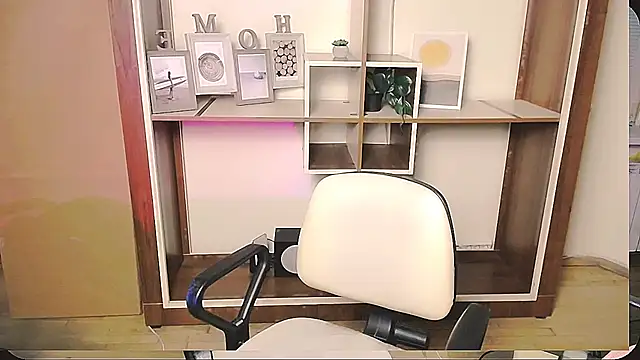  AngeliaFlow  online show from May 2026 08:29:01 AM