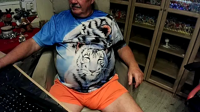 Snapshot of barenfan chatting on November 2025 11:16:02 PM barenfan online show from November 2025 11:16:02 PM