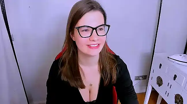 Snapshot of CarolineFlirt chatting on March 2025 09:17:01 PM CarolineFlirt online show from March 2025 09:17:01 PM