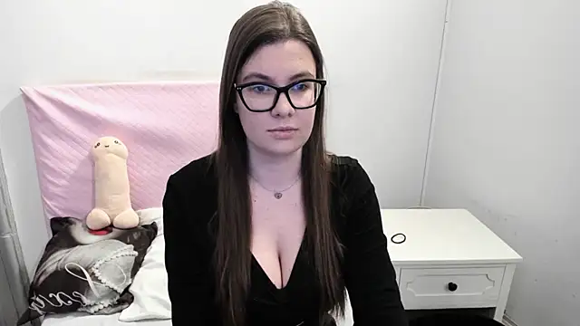 Snapshot of CarolineFlirt chatting on March 2026 03:33:01 PM CarolineFlirt online show from March 2026 03:33:01 PM