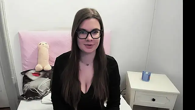 Snapshot of CarolineFlirt chatting on February 2026 03:23:01 PM CarolineFlirt online show from February 2026 03:23:01 PM